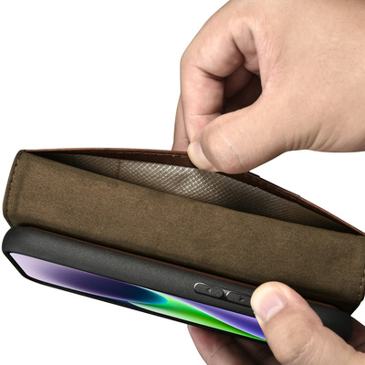 iCarer Oil Wax Wallet Case 2in1 etui iPhone 14 Plus skórzany pokrowiec z klapką Anti-RFID brązowy (WMI14220723-BN)